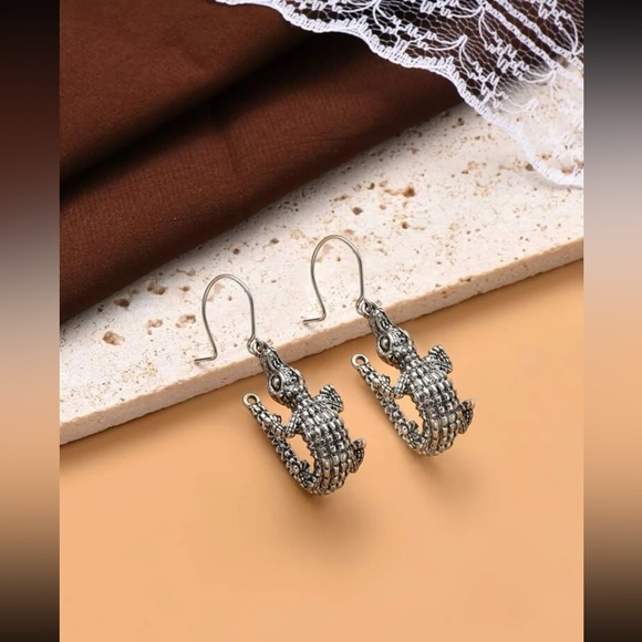 🐊 Awesome Rustic Style Alligator Crocodile Croc Hoop Earrings 🐊 - Picture 2 of 4